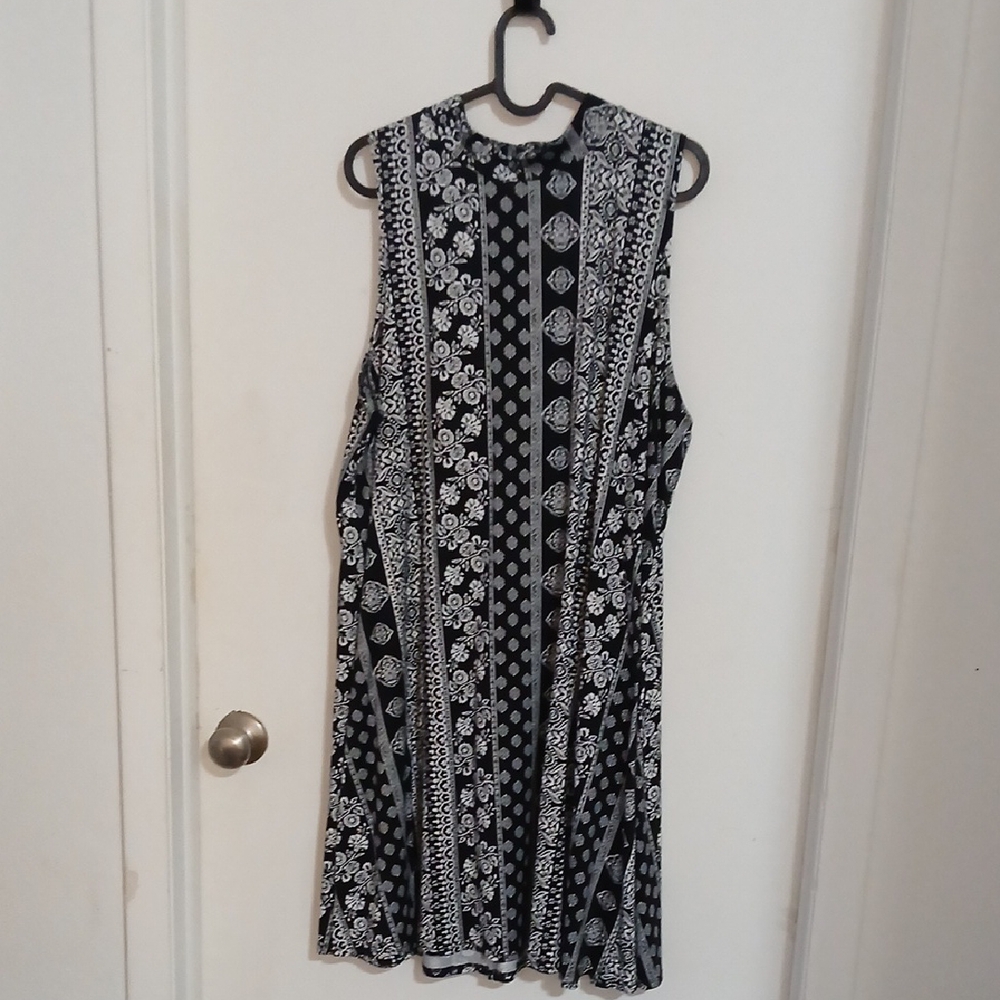 Chic Black and White Patterned Mini Dress